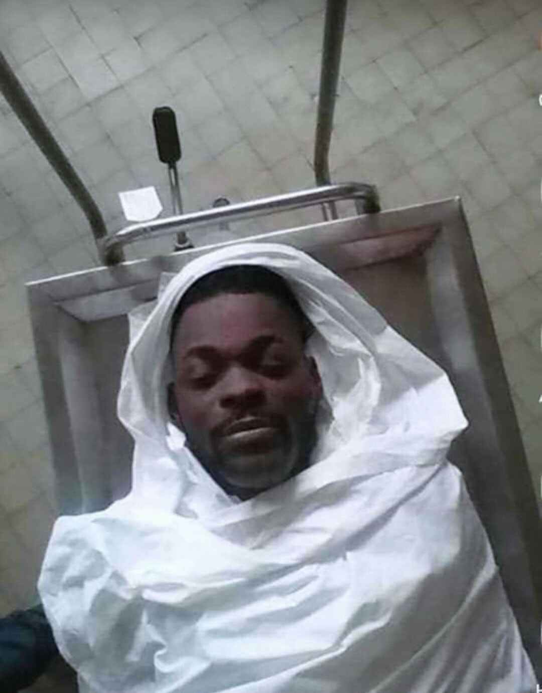 Les images de la dépouille de Dj Arafat qui choquent la toile Les images de la dépouille de Dj Arafat qui choquent la toile