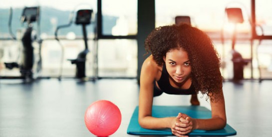 L'entraînement qu'il te faut: Quatre exercices parfaits pour tout le corps