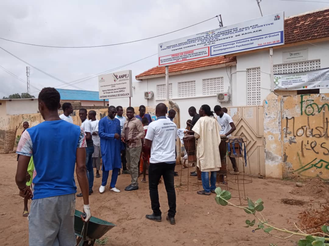 Vaccances citoyennes: Néné Fatoumata Tall s'engage contre la déforestation et l'insalubrité