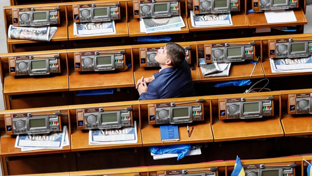 Les députés ukrainiens votent la levée de leur immunité parlementaire