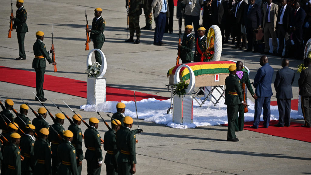 Arrivée à Harare de la dépouille de Robert Mugabe