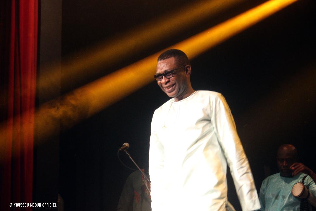 (PHOTOS) - Dans une Salle de Zurich, archi-comble : Les fans de Youssou Ndour refusent son départ de la scène