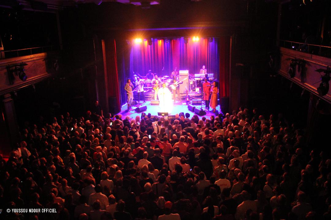 (PHOTOS) - Dans une Salle de Zurich, archi-comble : Les fans de Youssou Ndour refusent son départ de la scène