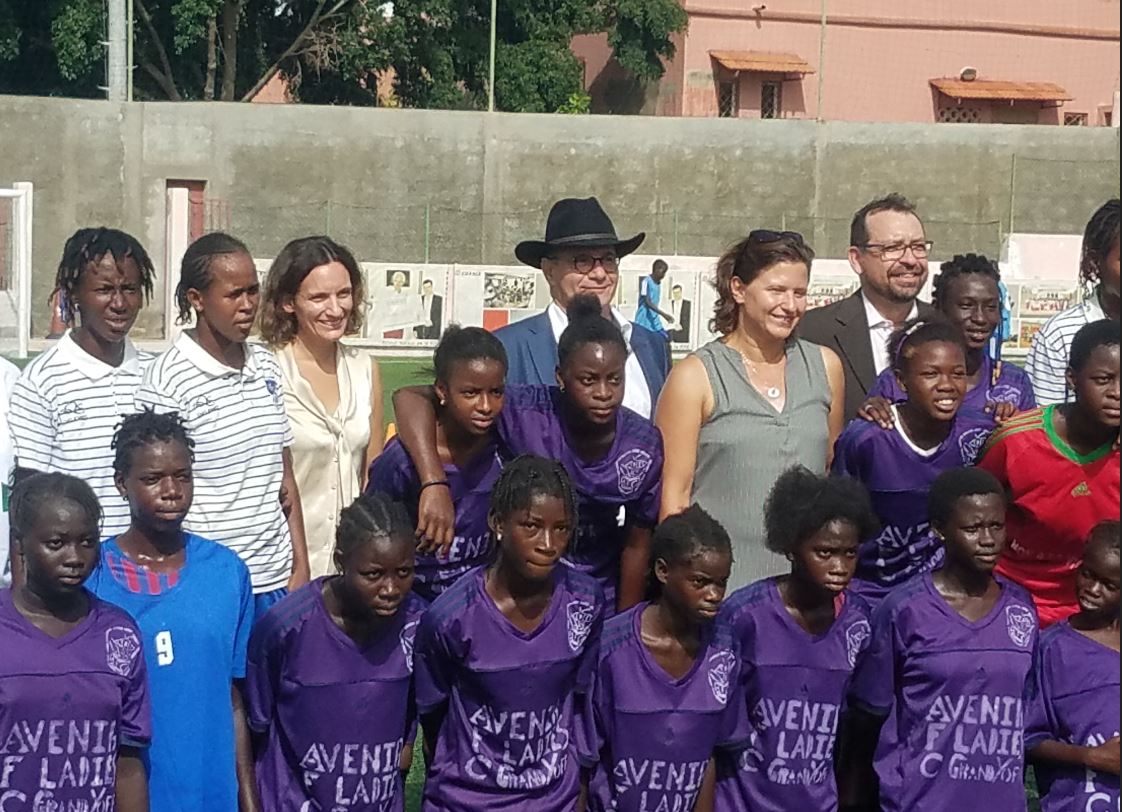PHOTOS - Visite de Mme Roxana MARACINEANU, Ministre des Sports à Dakar Sacré-Cœur (DSC) accompagnée par le Président de Paris 2024,Tony ESTANGUET, et du Directeur général de l’Agence Française de Développement, Rémy RIOUX