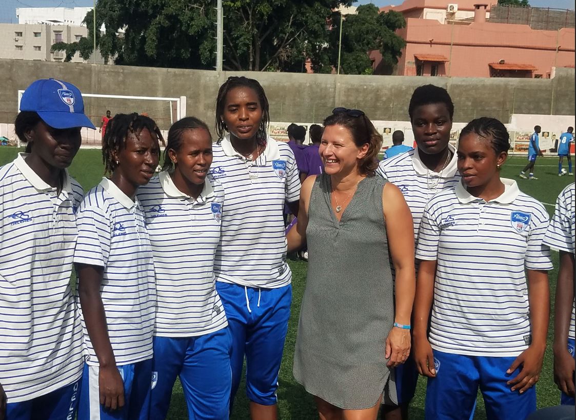 PHOTOS - Visite de Mme Roxana MARACINEANU, Ministre des Sports à Dakar Sacré-Cœur (DSC) accompagnée par le Président de Paris 2024,Tony ESTANGUET, et du Directeur général de l’Agence Française de Développement, Rémy RIOUX