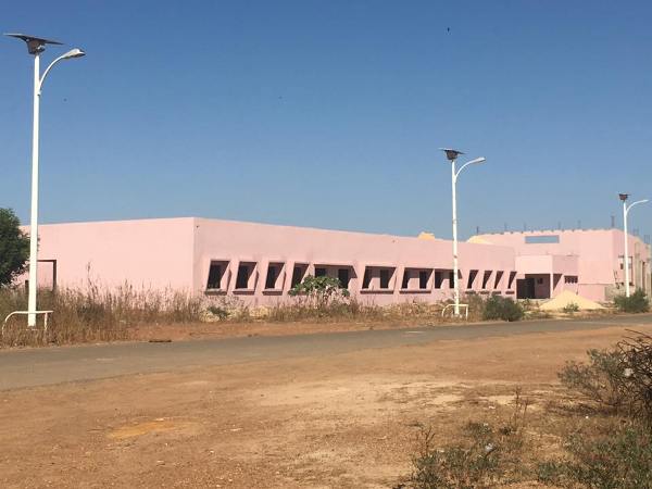 PHOTOS - Visite de chantiers de Socé Diop Dione, Directrice de l'Agence de Construction des Bâtiments et Edifices Publics à Thiès