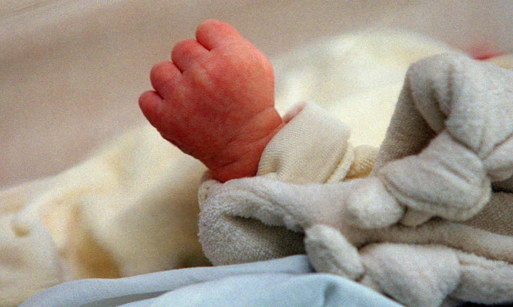 La justice anglaise refuse qu'un homme transgenre soit qualifié de père sur l'acte de naissance du bébé qu'il a mis au monde