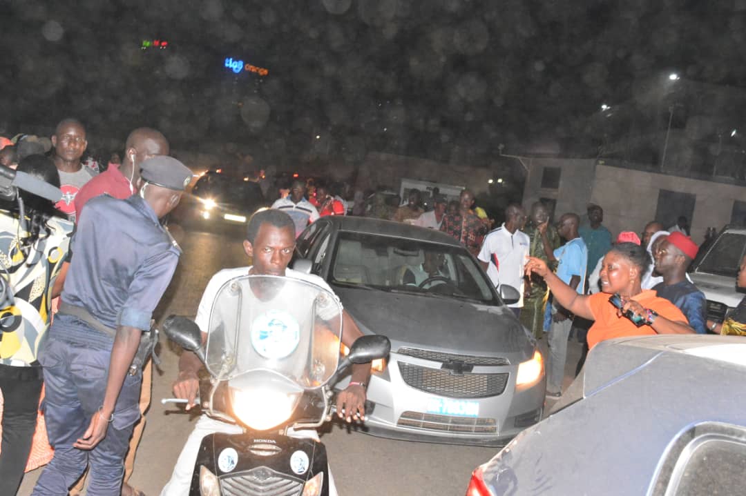 VIDEO - Découvrez les premières images de Khalifa Sall à sa sortie de la Maison d'arrêt de Rebeuss 