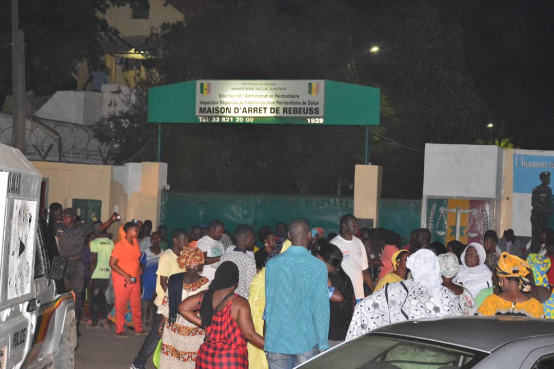 VIDEO - Découvrez les premières images de Khalifa Sall à sa sortie de la Maison d'arrêt de Rebeuss 