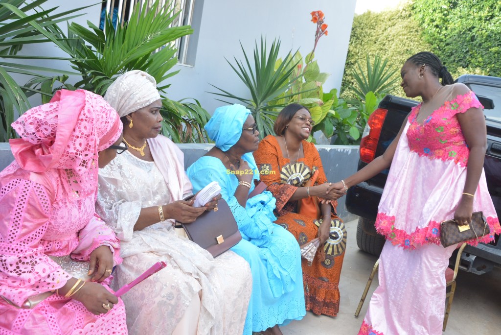 Voici les images inédites  de Marième Faye Sall au mariage de Yama Diallo Bèye, fille de Ismael Diallo