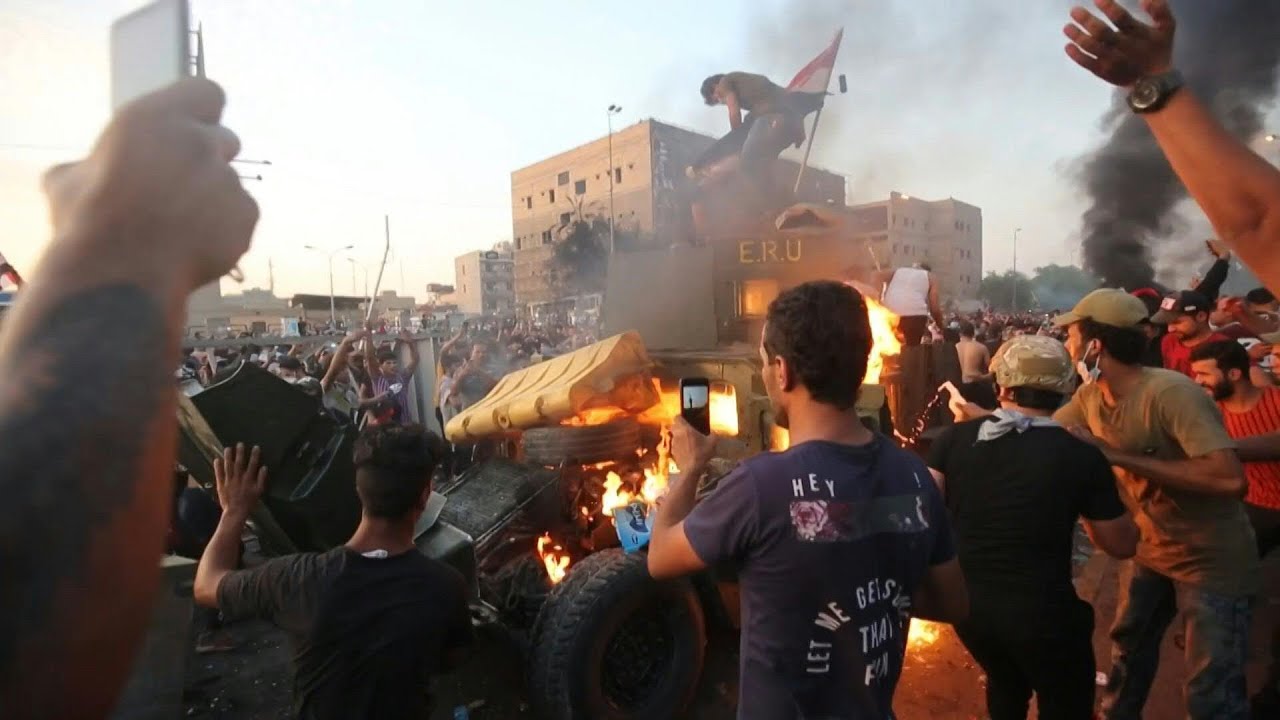 Irak : la contestation se poursuit malgré le couvre-feu, le bilan humain s'alourdit