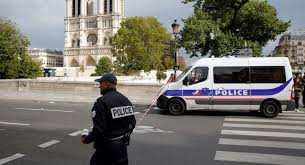 Du nouveau sur la tuerie à Paris: l'appartement de l'assaillant perquisitionné, son épouse en garde-à-vue