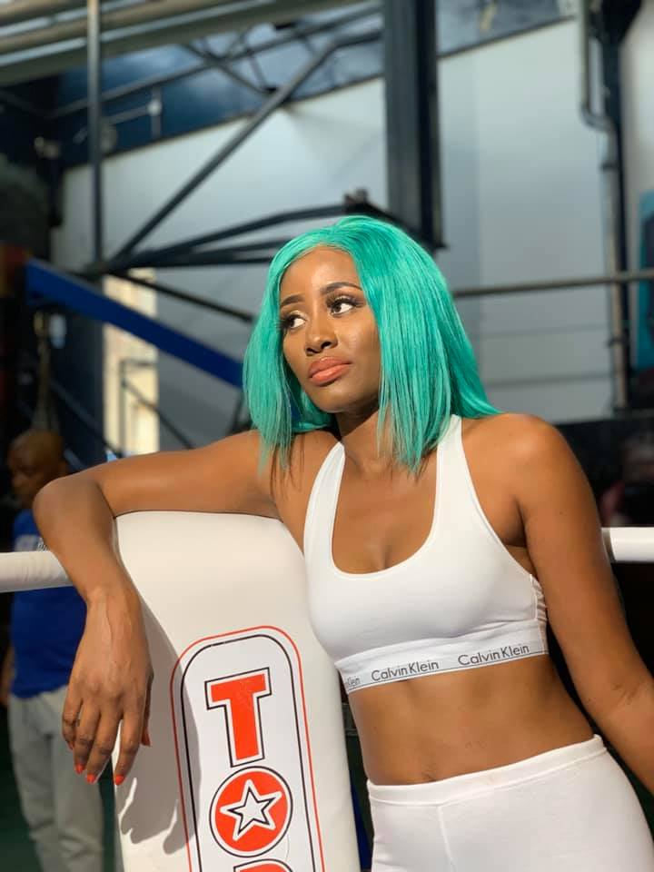 PHOTOS - Queen Biz plus hot que jamais en salle de sport