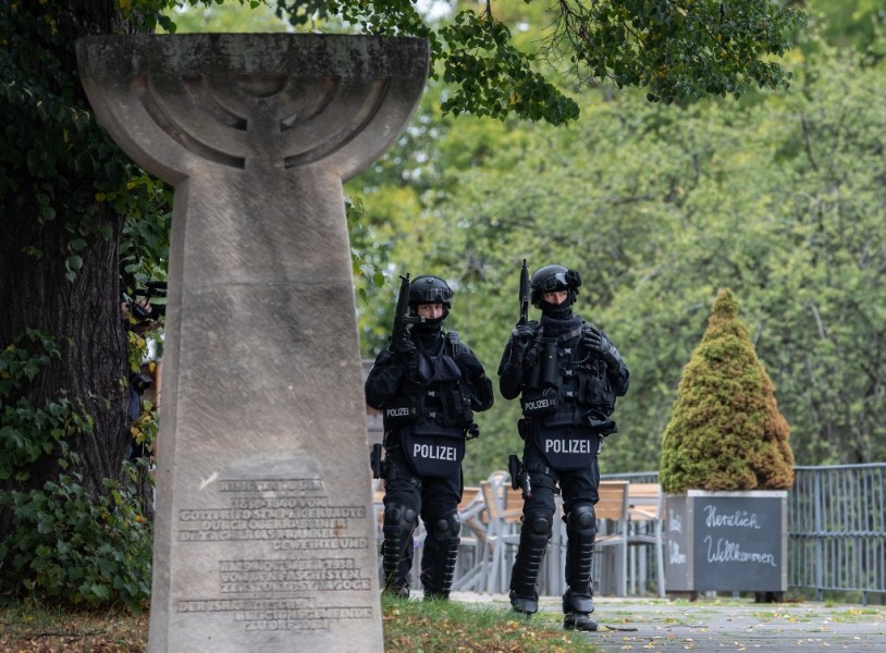 Attaque en Allemagne: le tireur voulait "commettre un massacre" dans la synagogue