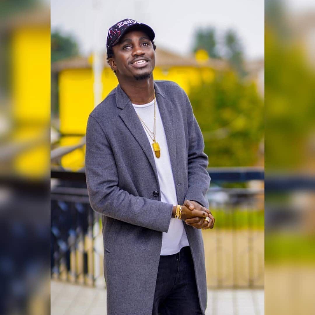 PHOTOS Après le concert, WALLY SECK en mode "chill" à Paris