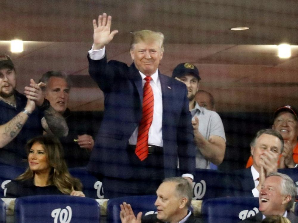 Donald Trump hué pendant un match de baseball des World Series