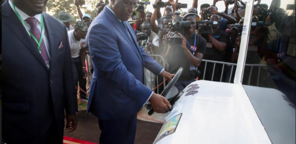 Bus rapide Transit : Macky Sall demande une réduction des délais livraison
