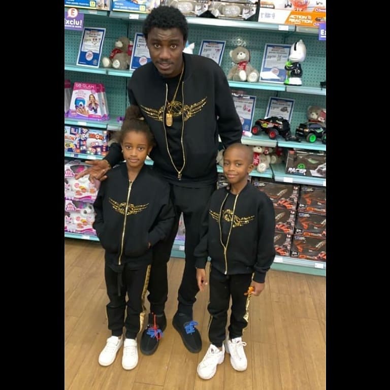 PHOTOS - Wally Seck en toute complicité avec ses enfants à Paris