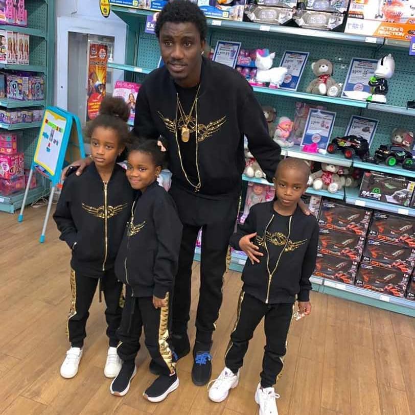 PHOTOS - Wally Seck en toute complicité avec ses enfants à Paris