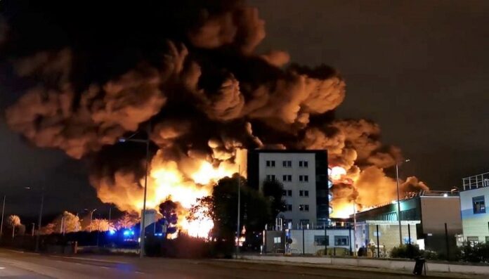 Gambie: Une entreprise et une centaine de voitures ravagées dans un incendie