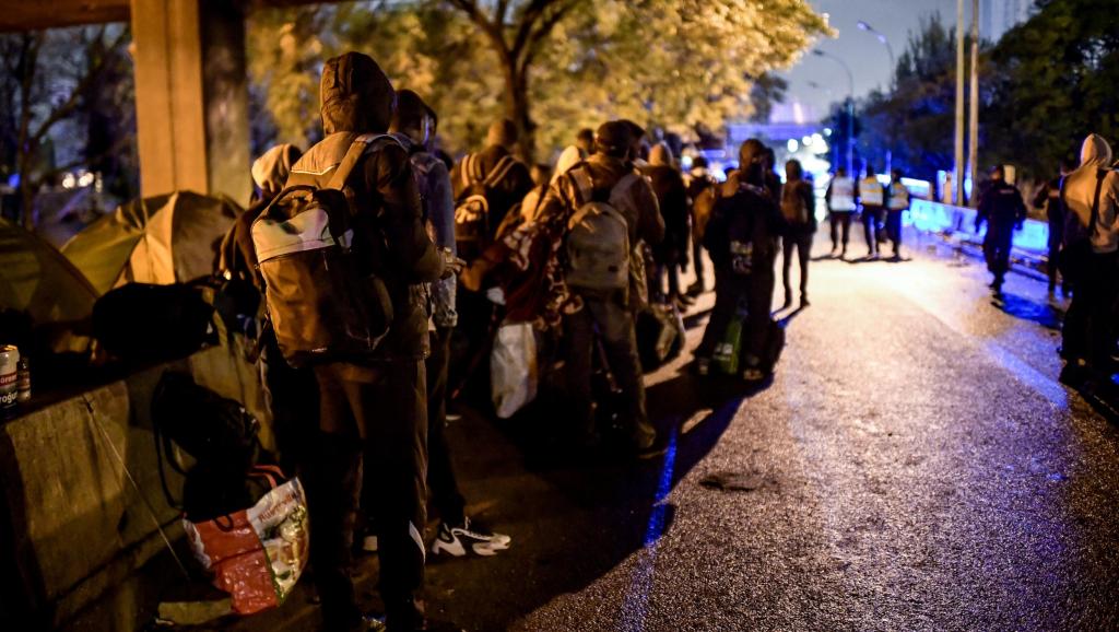 Deux campements de migrants évacués dans le nord de Paris