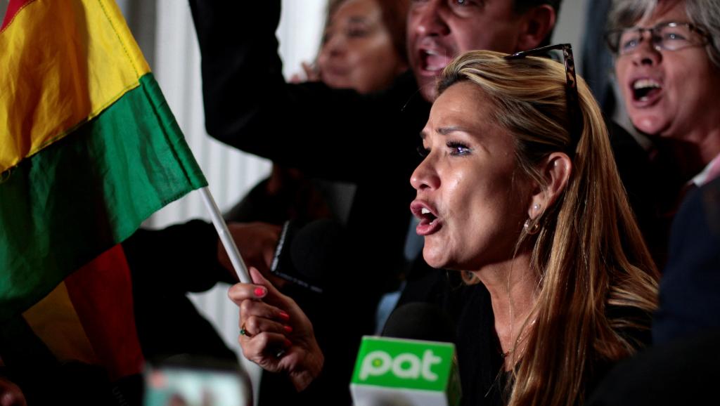 Bolivie: La sénatrice Jeanine Añez se proclame Présidente par intérim