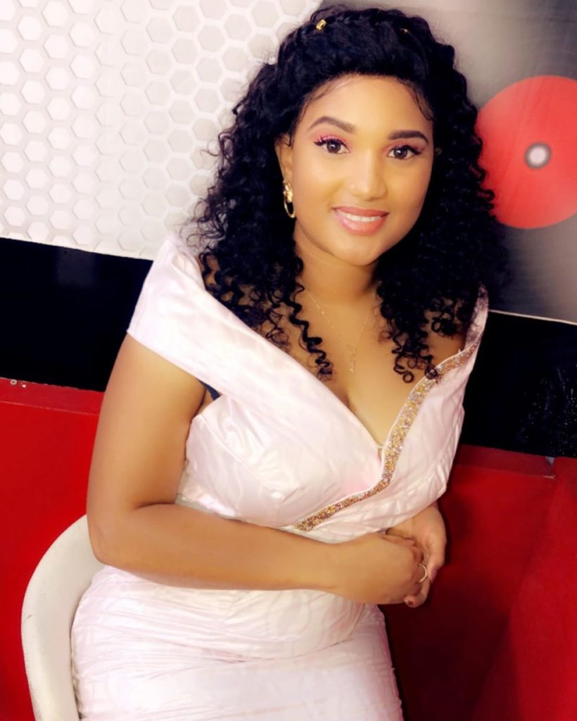 PHOTOS - Formes généreuses, beauté exquise, Eva "Pod et Marichou" plus rayonnante que jamais PHOTOS - Formes généreuses, beauté exquise, Eva "Pod et Marichou" plus rayonnante que jamais