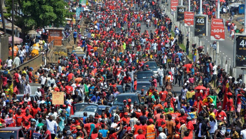 Guinée : au moins un mort dans une nouvelle manifestation de masse de l’opposition