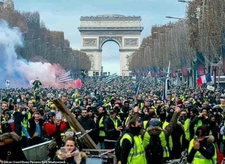 France : les Gilets jaunes dans la rue pour leur premier anniversaire