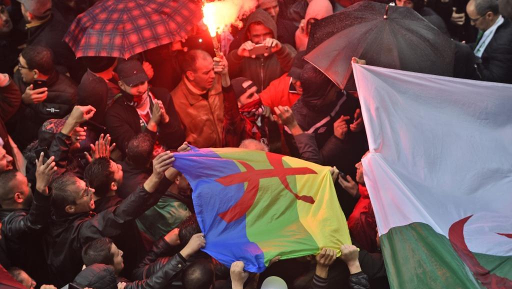 Algérie: Manifestation nocturne contre la présidentielle du 12 décembre