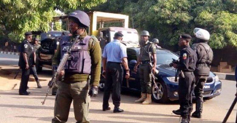 Nigeria: Un policier tue son collègue en voulant disperser une foule