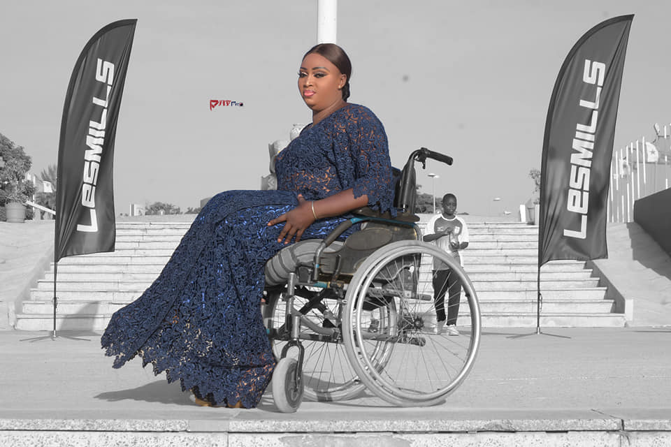 PHOTOS - Yama Ndiaye, mannequin en fauteuil roulant, soutenue par sa fille
