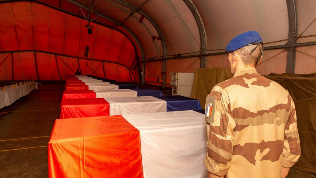 France: Hommage aux 13 soldats tués au Mali en présence d'Ibrahim Boubakar Keïta