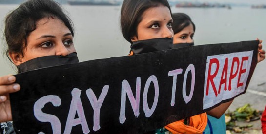 En Inde, le viol collectif suivi du meurtre d’une jeune femme révolte la population