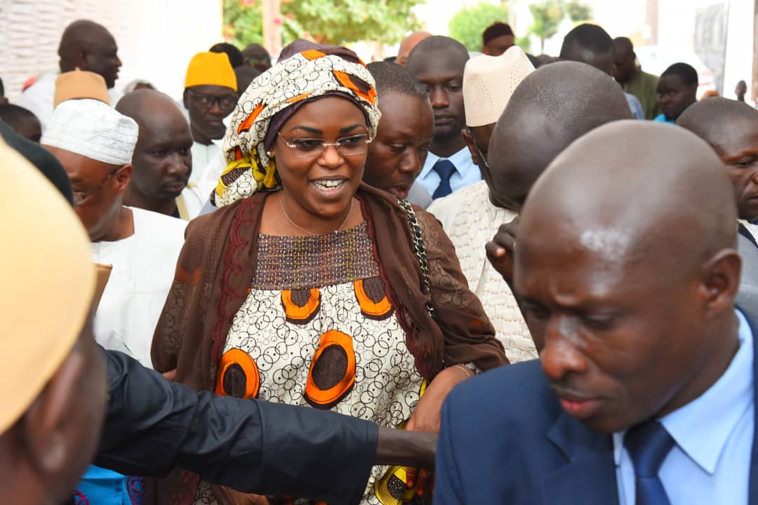 ¨PHOTOS  - Macky Sall, en compagnie de Marième Faye présente ses condoléances à la famille de Khalil, un ami d'Amadou Sall