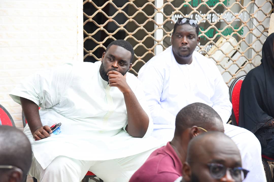 ¨PHOTOS  - Macky Sall, en compagnie de Marième Faye présente ses condoléances à la famille de Khalil, un ami d'Amadou Sall