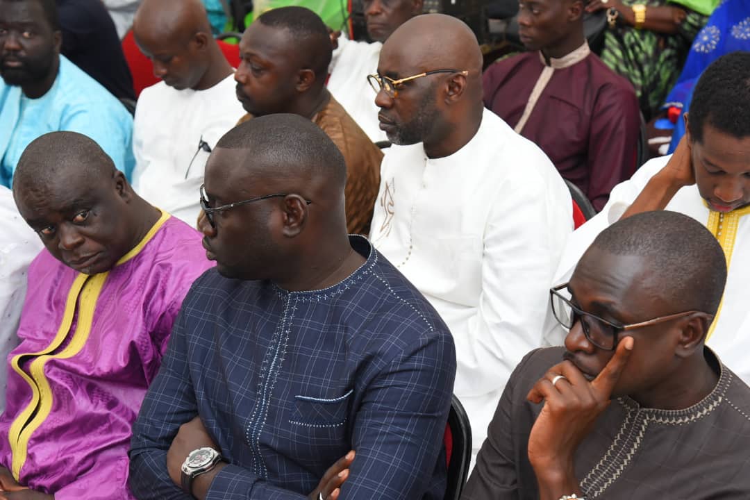 ¨PHOTOS  - Macky Sall, en compagnie de Marième Faye présente ses condoléances à la famille de Khalil, un ami d'Amadou Sall