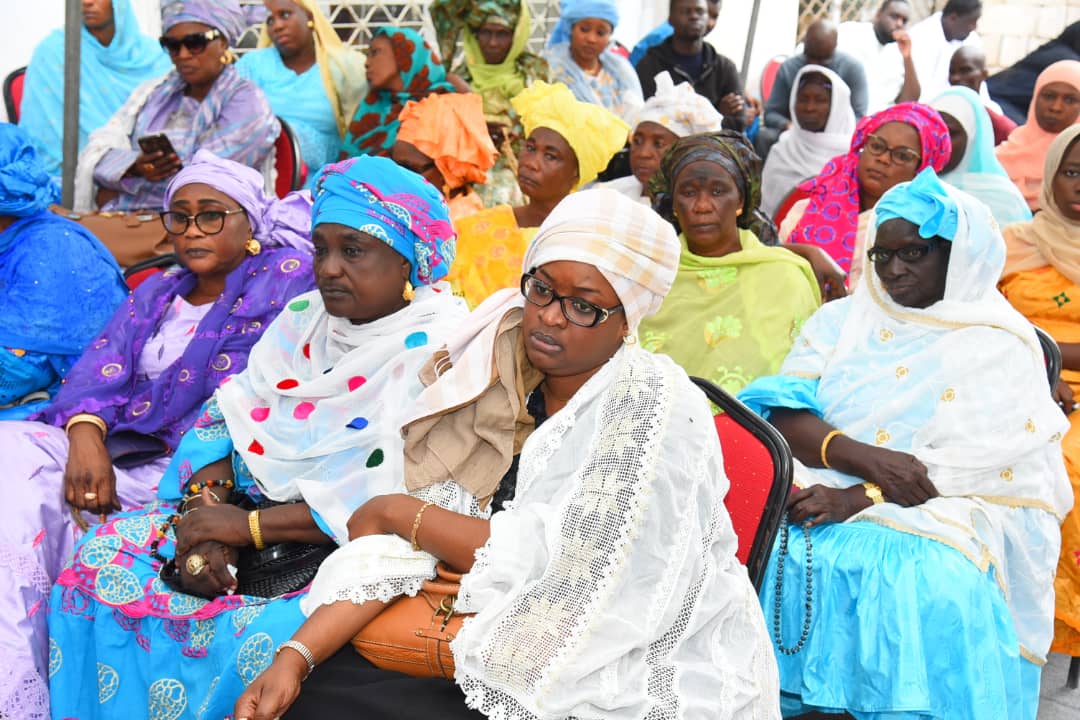 ¨PHOTOS  - Macky Sall, en compagnie de Marième Faye présente ses condoléances à la famille de Khalil, un ami d'Amadou Sall