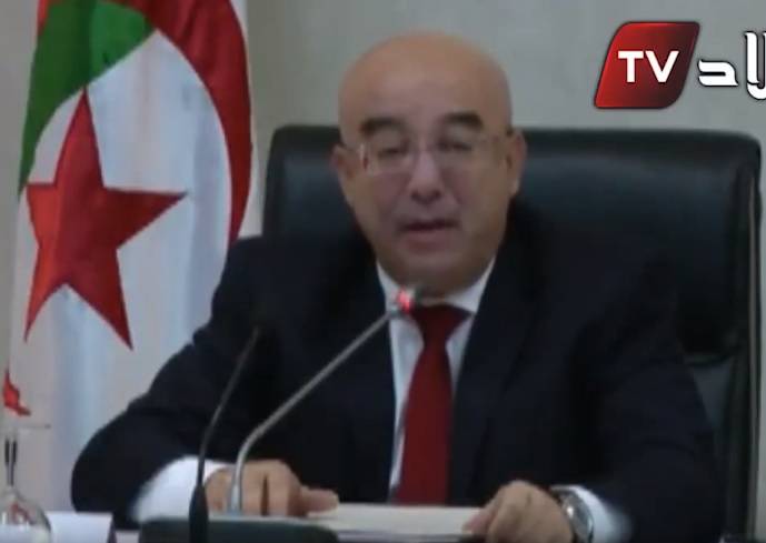 Algérie : le ministre de l’Intérieur traite les opposants à la présidentielle de « traîtres » et « d’homosexuels »