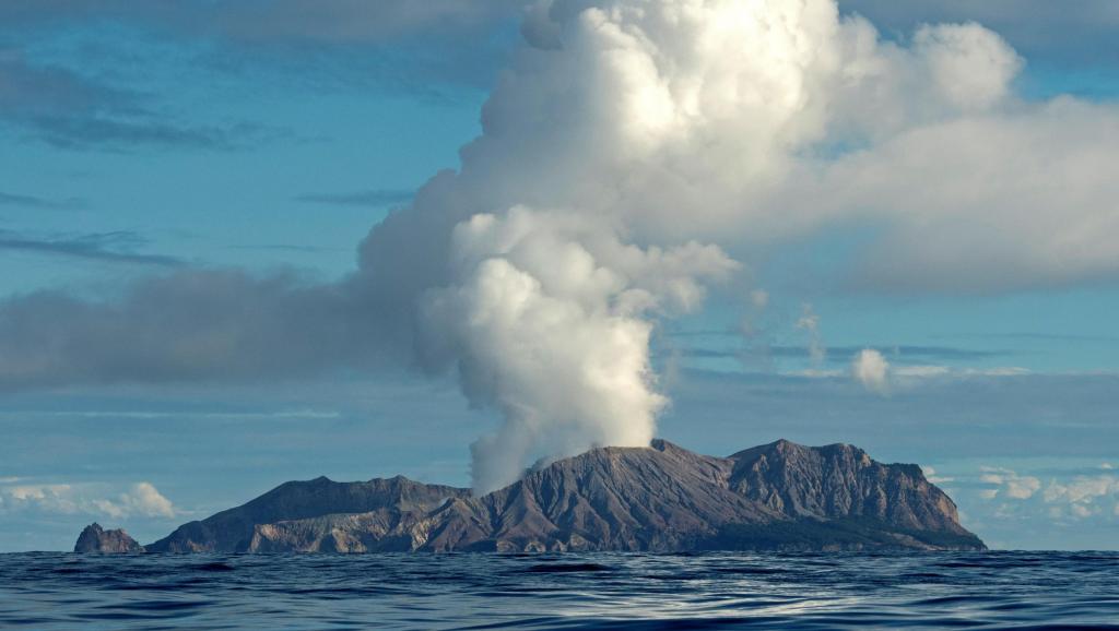 Nouvelle-Zélande: Au moins cinq morts et plusieurs blessés dans l'éruption d'un volcan