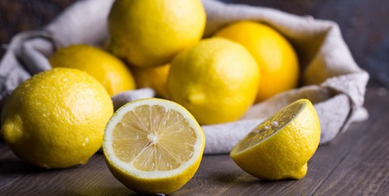 Remède naturel au citron pour combattre le mal de gorge