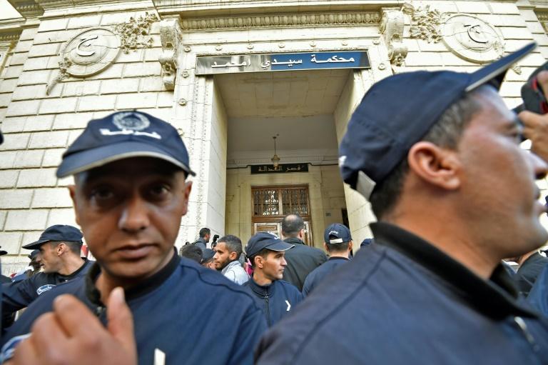 Algérie : deux anciens Premiers ministres condamnés à 12 et 15 ans de prison pour corruption
