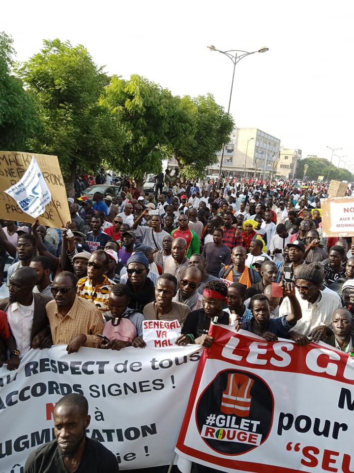 Marche contre la hausse du prix de électricité: le pari de la mobilisation réussi (images)