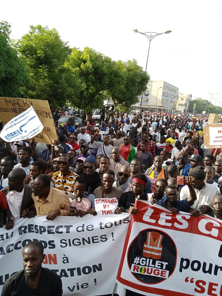 Marche contre la hausse du prix de électricité: le pari de la mobilisation réussi (images)