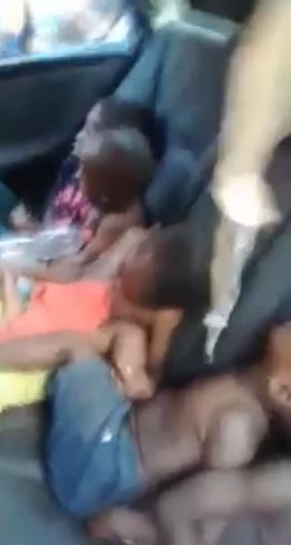 Une Voiture pleine d'enfants  volés arrêtée en Gambie