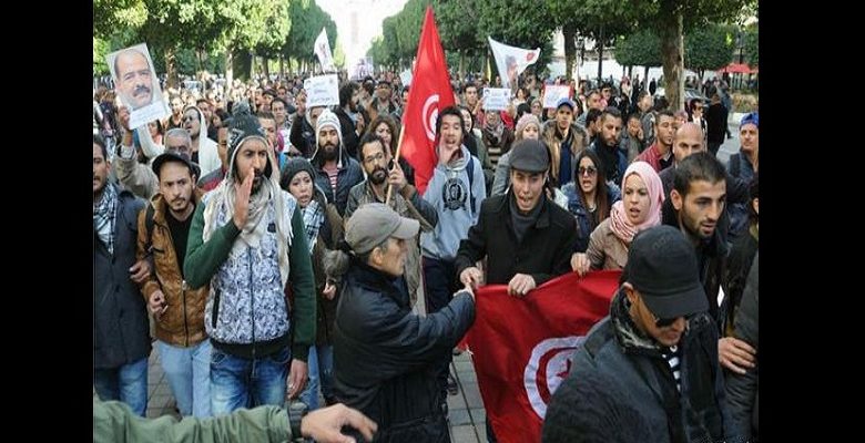 Tunisie: Des jeunes chômeurs menacent de se suicider