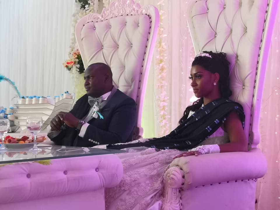 7 PHOTOS: le député Toussaint Manga dévoile les clichés de son mariage... 7 PHOTOS: le député Toussaint Manga dévoile les clichés de son mariage...