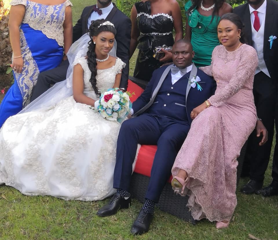 7 PHOTOS: le député Toussaint Manga dévoile les clichés de son mariage... 7 PHOTOS: le député Toussaint Manga dévoile les clichés de son mariage...