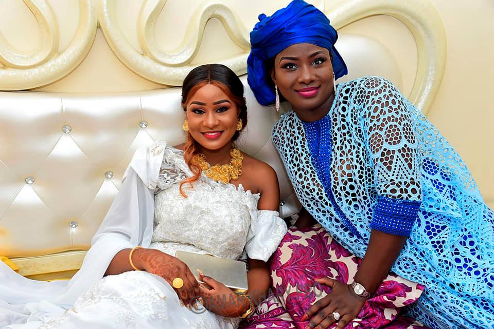 PHOTOS - Cette mariée illumine la toile avec sa belle robe PHOTOS - Cette mariée illumine la toile avec sa belle robe