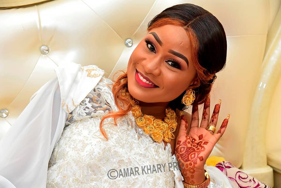 PHOTOS - Cette mariée illumine la toile avec sa belle robe PHOTOS - Cette mariée illumine la toile avec sa belle robe